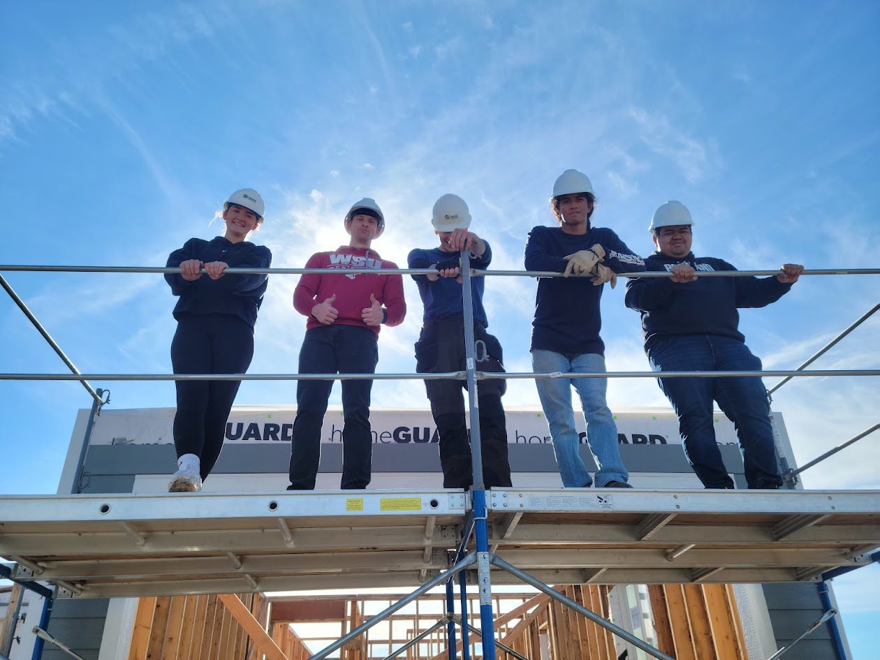 WSU CCE volunteers at Blair home